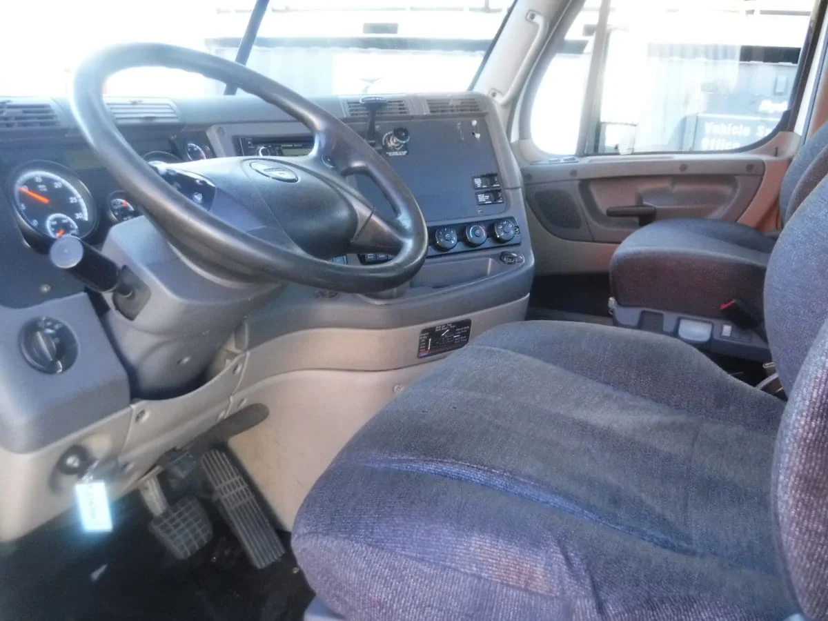 2017 Freightliner Cascadia - image 10