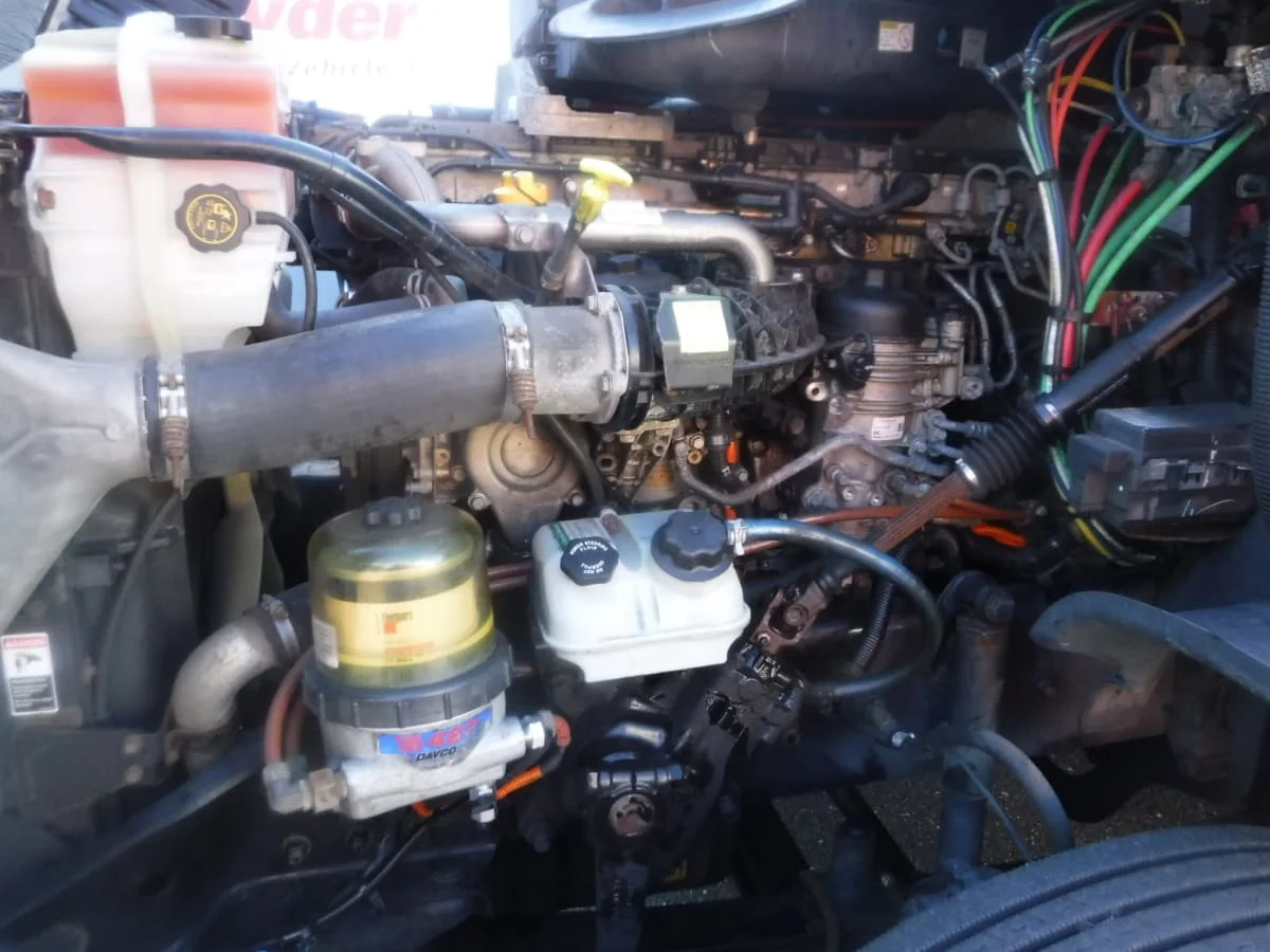 2017 Freightliner Cascadia - image 8