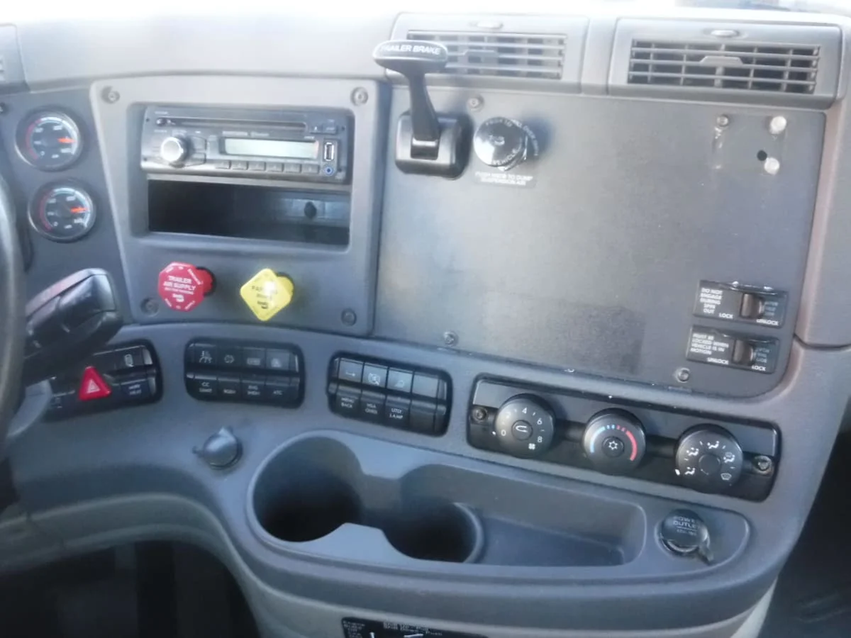 2017 Freightliner Cascadia - image 12