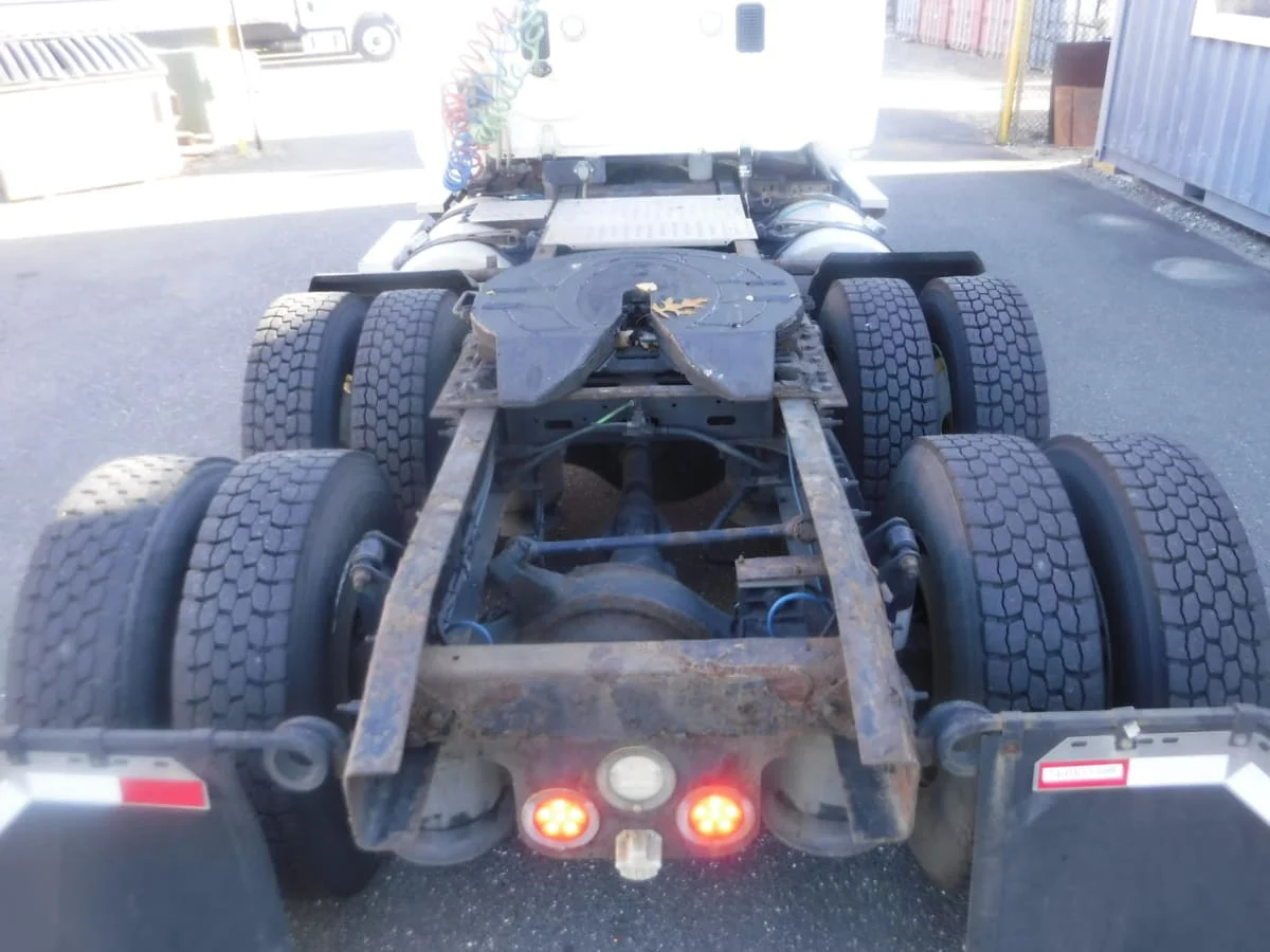 2017 Freightliner Cascadia - image 6