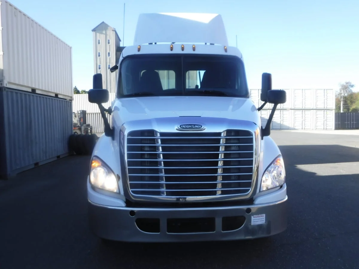 2017 Freightliner Cascadia - image 2