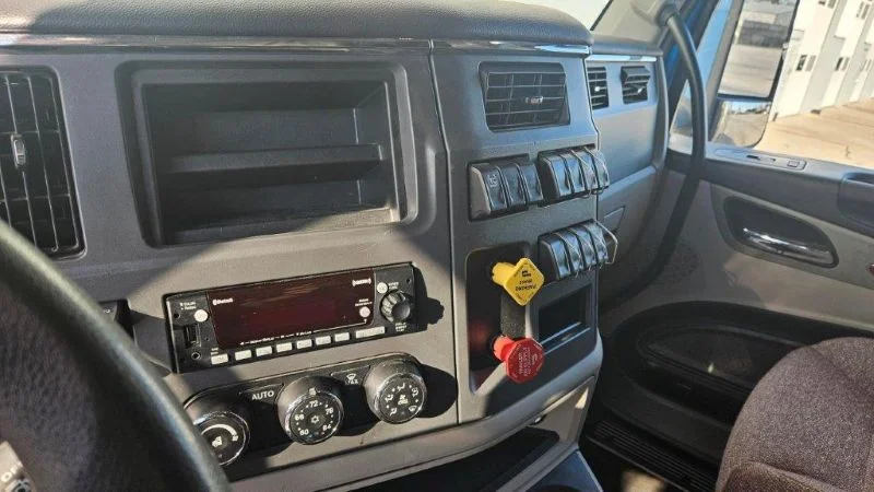 2023 Peterbilt 567 - image 10