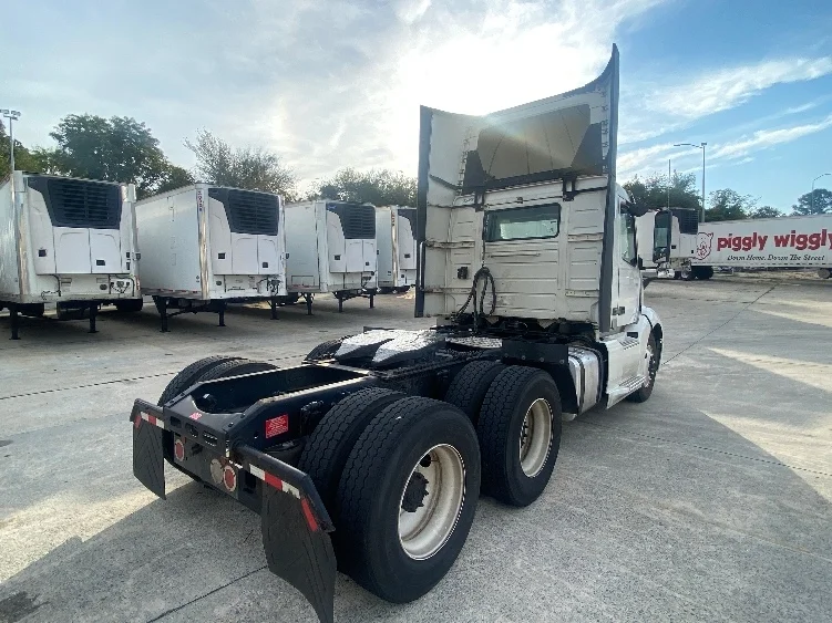 2020 Volvo VNL 300 in Bessemer, AL — photo 7