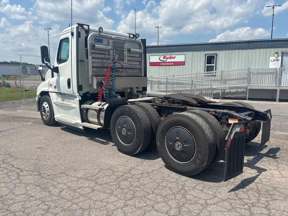 2019 Freightliner Cascadia in Syracuse, NY — photo 6
