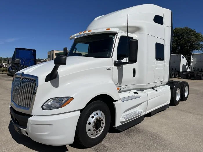 2023 International LT — photo 2