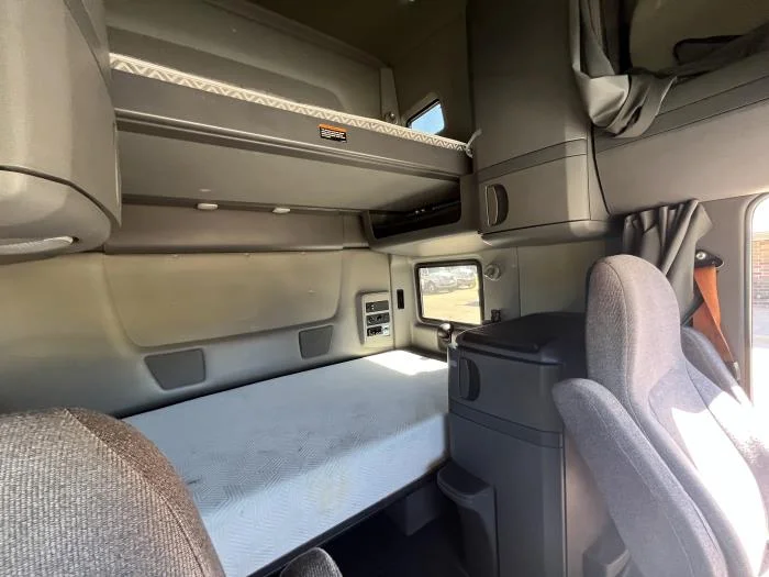 2023 International LT — photo 19