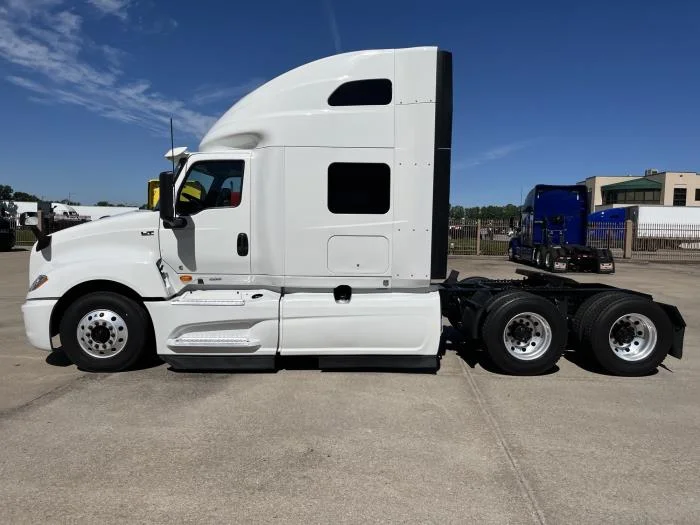 2023 International LT — photo 3