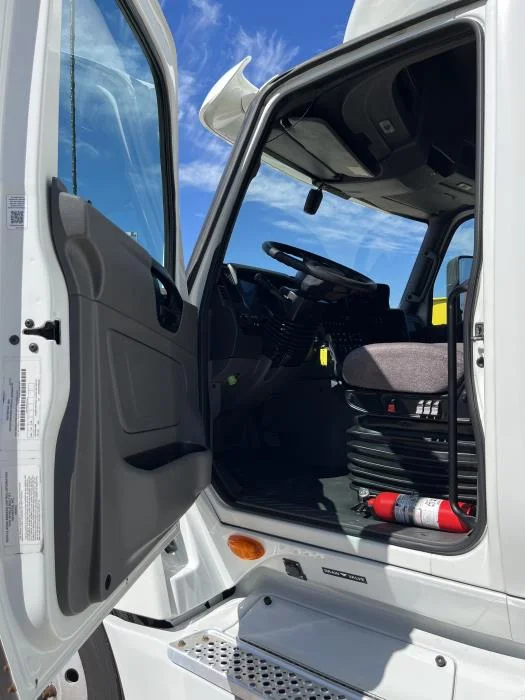 2023 International LT — photo 12