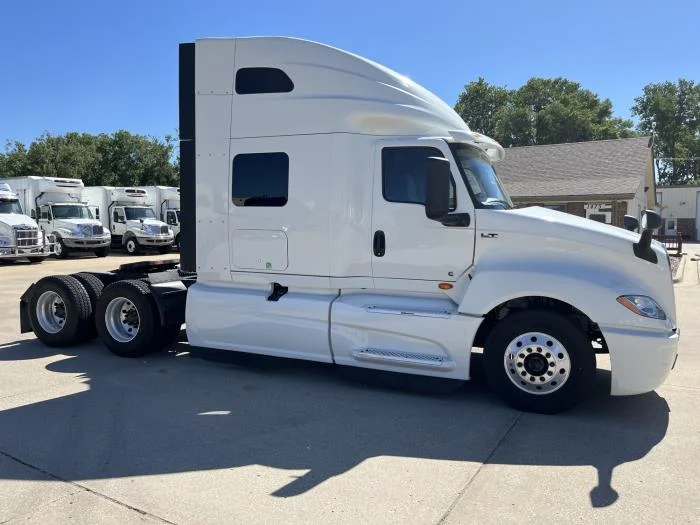 2023 International LT — photo 8