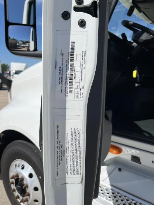 2023 International LT — photo 13