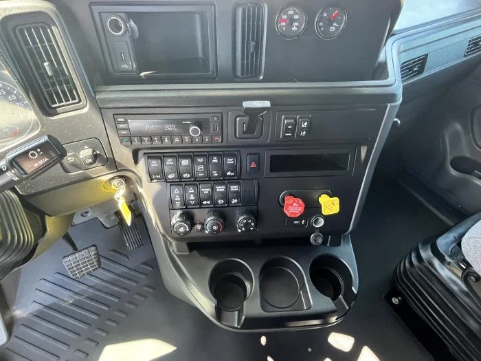2023 International LT — photo 16