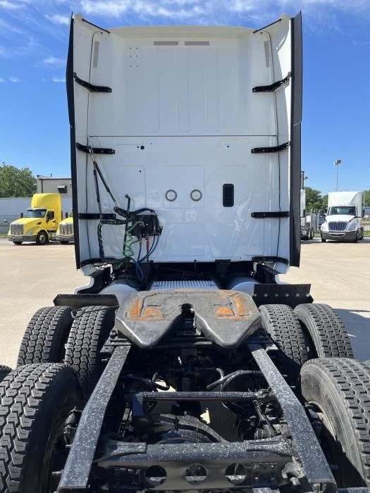 2023 International LT — photo 6