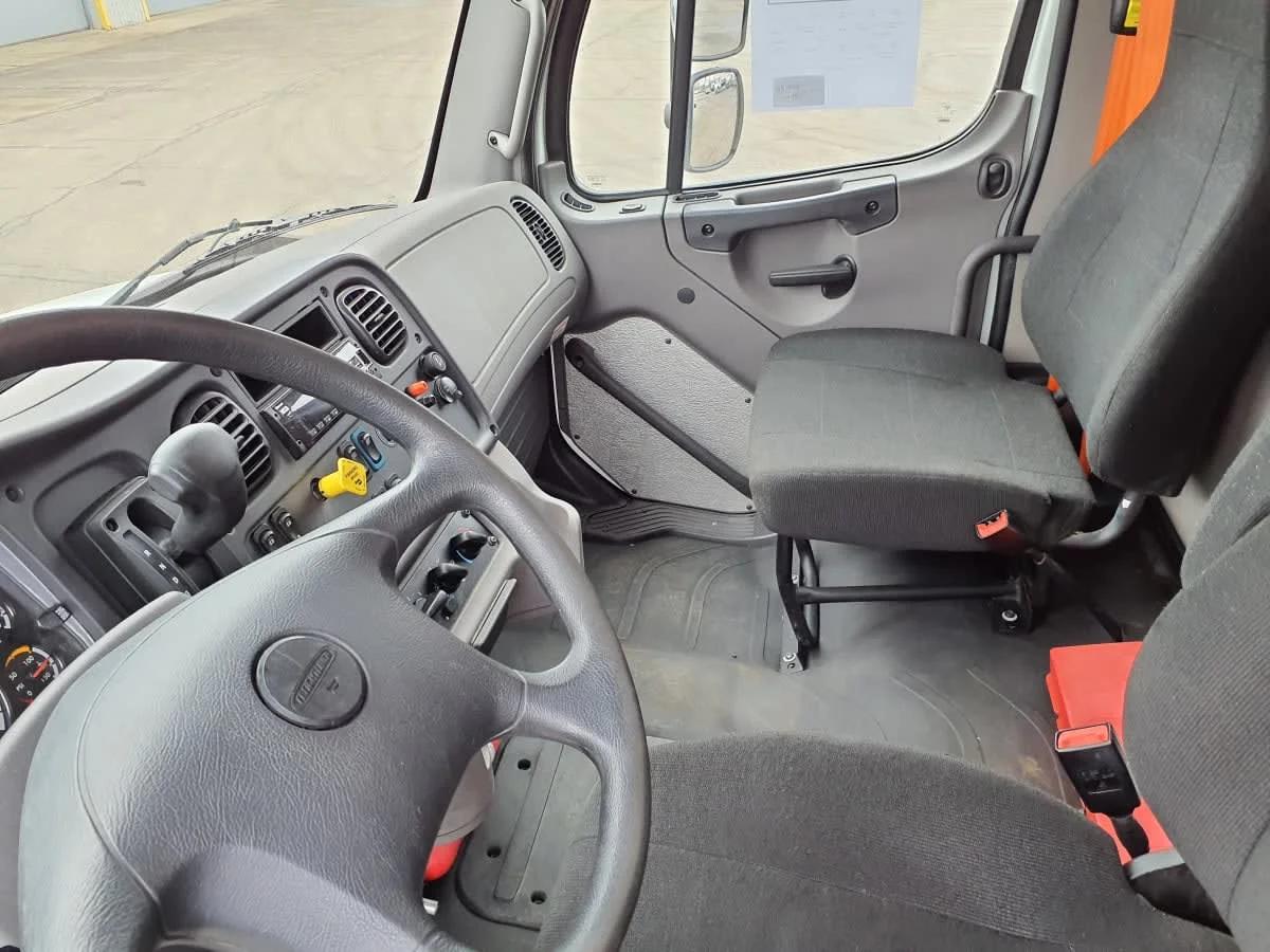 2019 Freightliner M2 106 in Oak Creek, WI — photo 7
