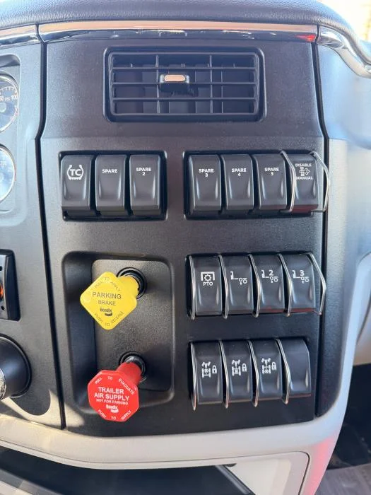 2026 Peterbilt 589 - image 23