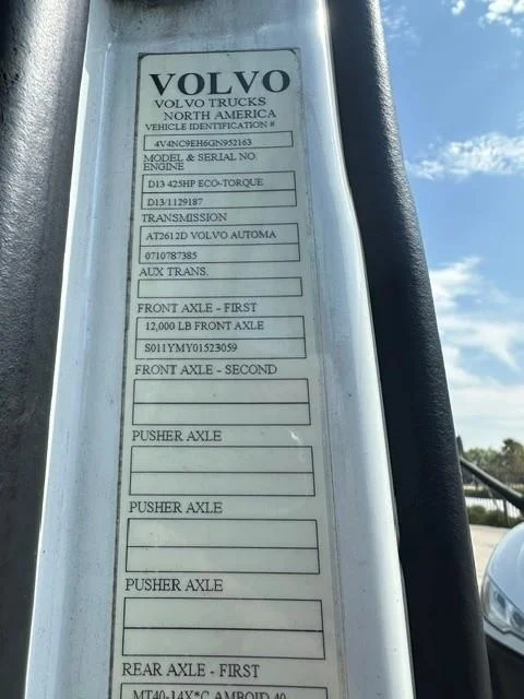 2016 Volvo VNL 300 — photo 11