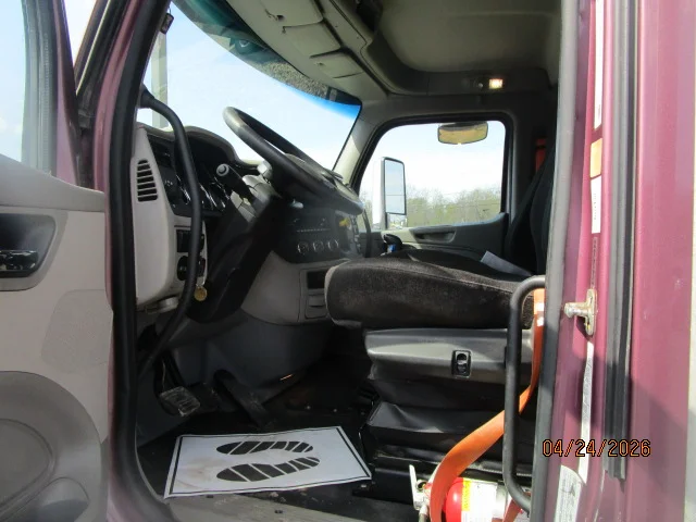 2019 Peterbilt 567 in Butler, PA — photo 9