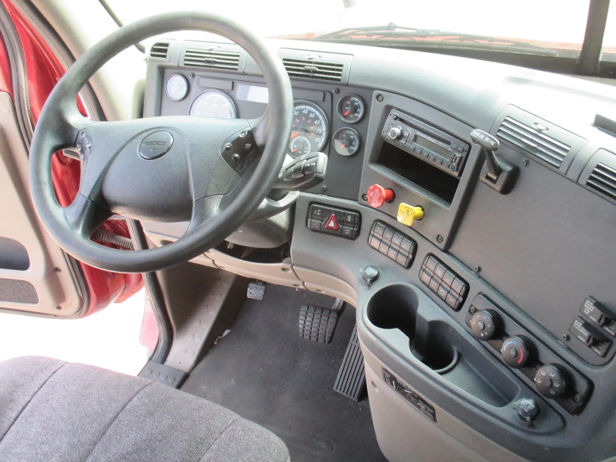 2016 Freightliner Cascadia in MI — photo 10