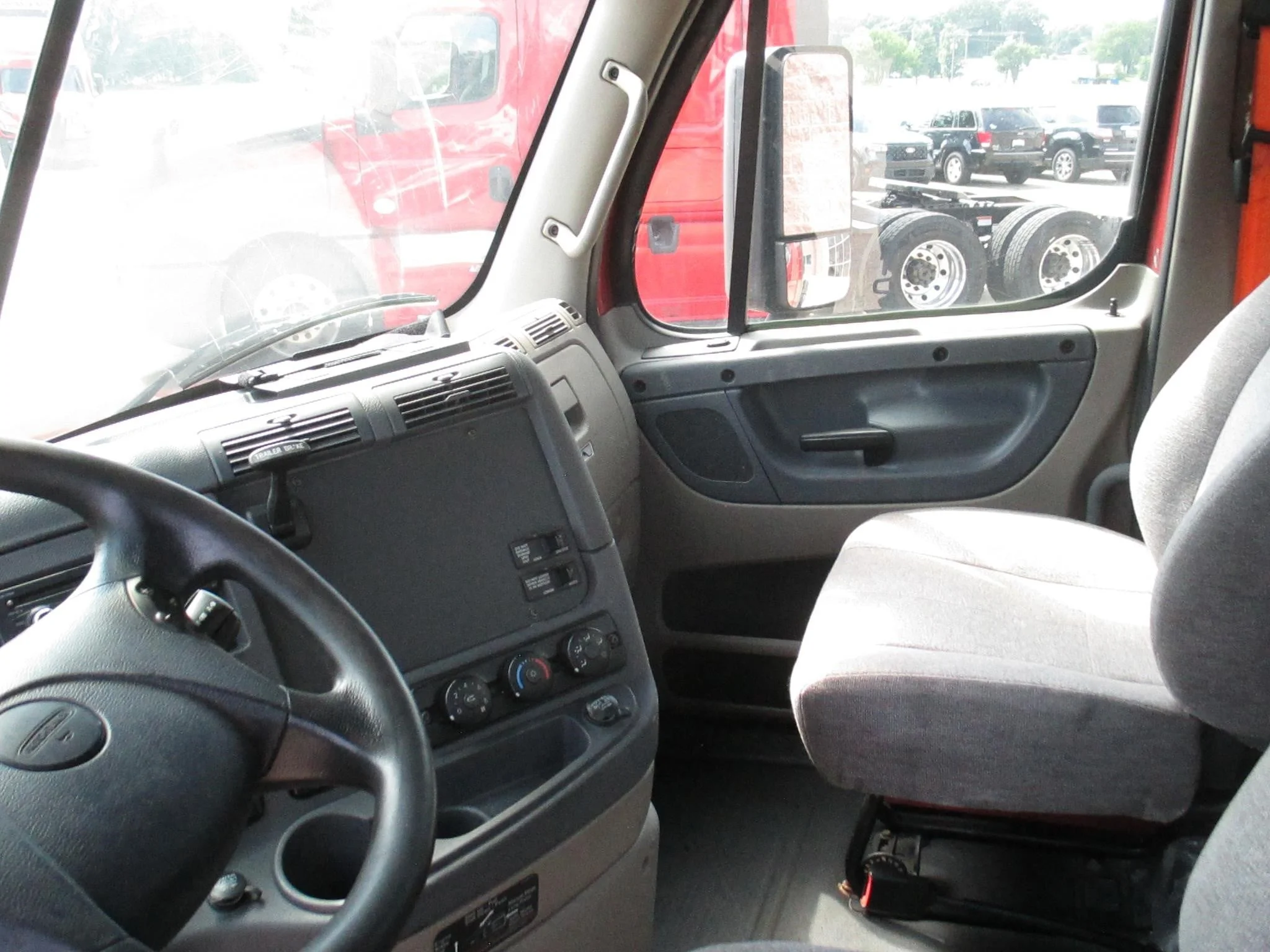 2016 Freightliner Cascadia in MI — photo 9