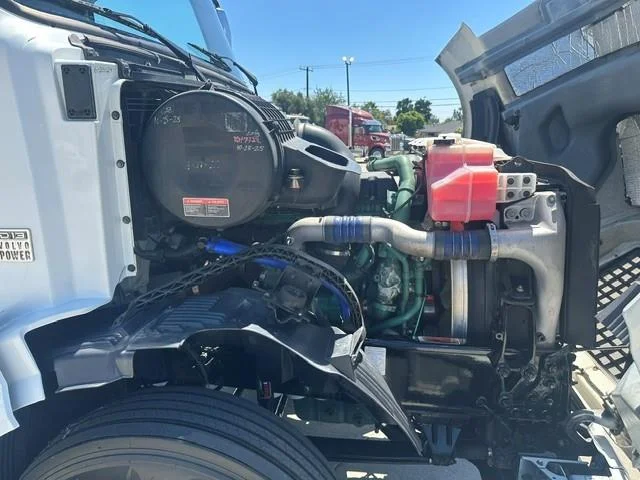 2016 Volvo VNL 300 — photo 11