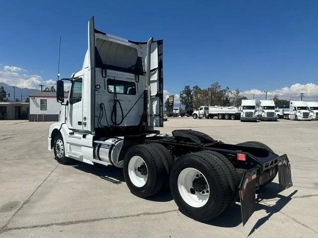 2016 Volvo VNL 300 — photo 5