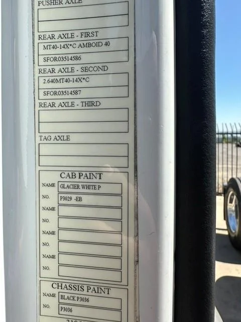 2016 Volvo VNL 300 — photo 13