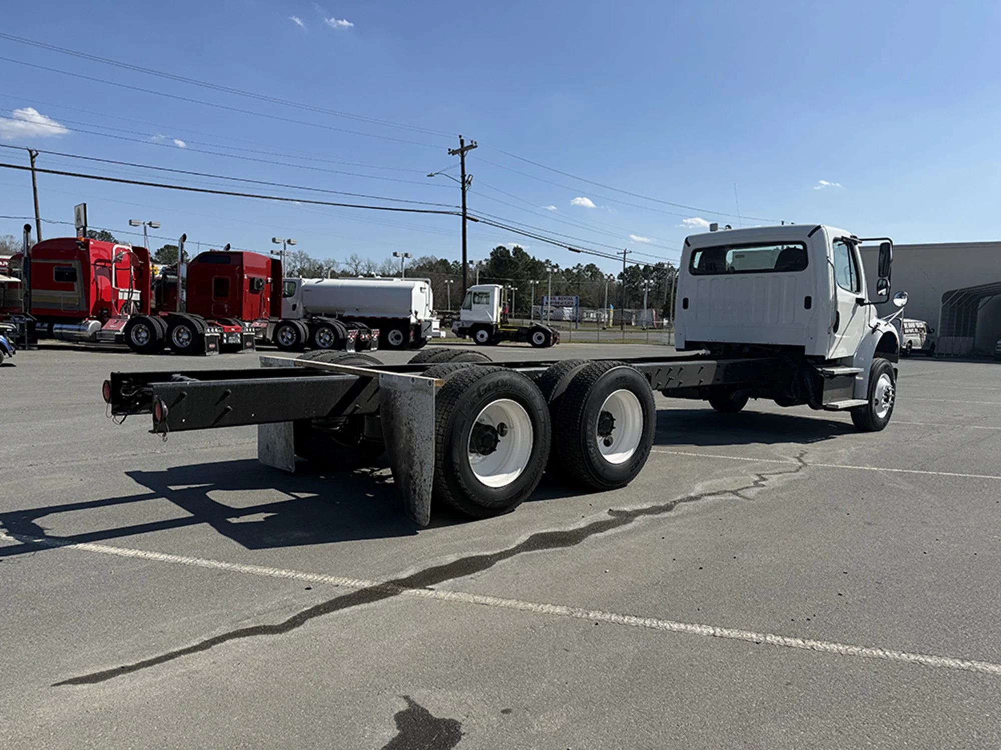 2016 Freightliner M2 106 - image 4