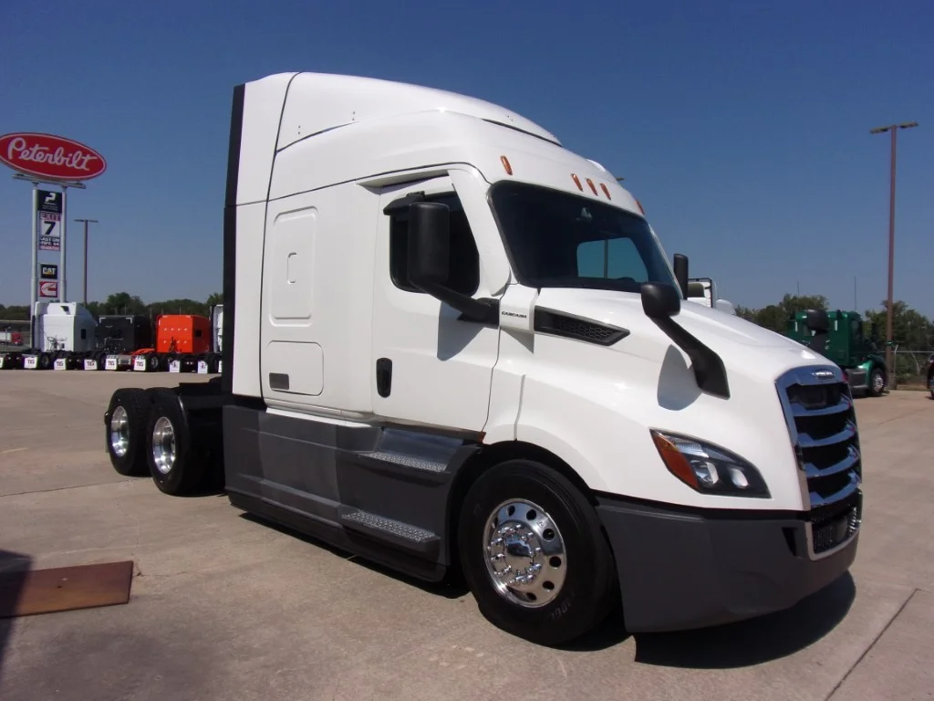 2021 Freightliner Cascadia in Fort Smith, AR — photo 3