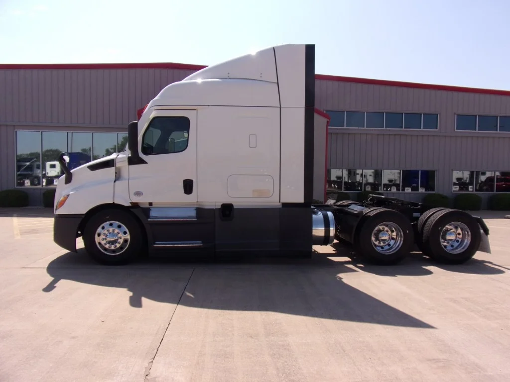 2021 Freightliner Cascadia in Fort Smith, AR — photo 6