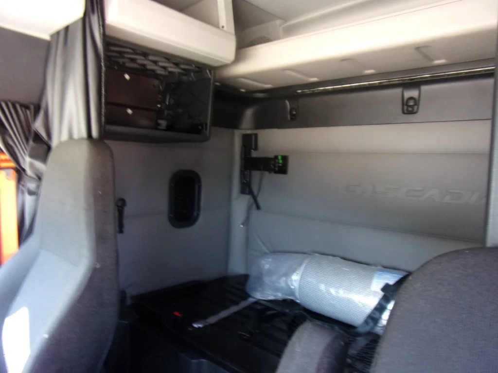2021 Freightliner Cascadia in Fort Smith, AR — photo 14