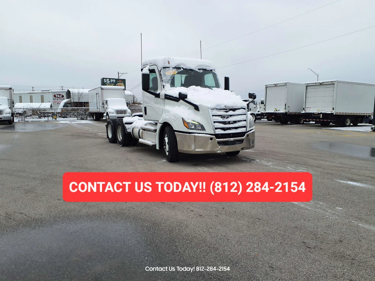 2020 Freightliner Cascadia in Clarksville, IN — photo 3
