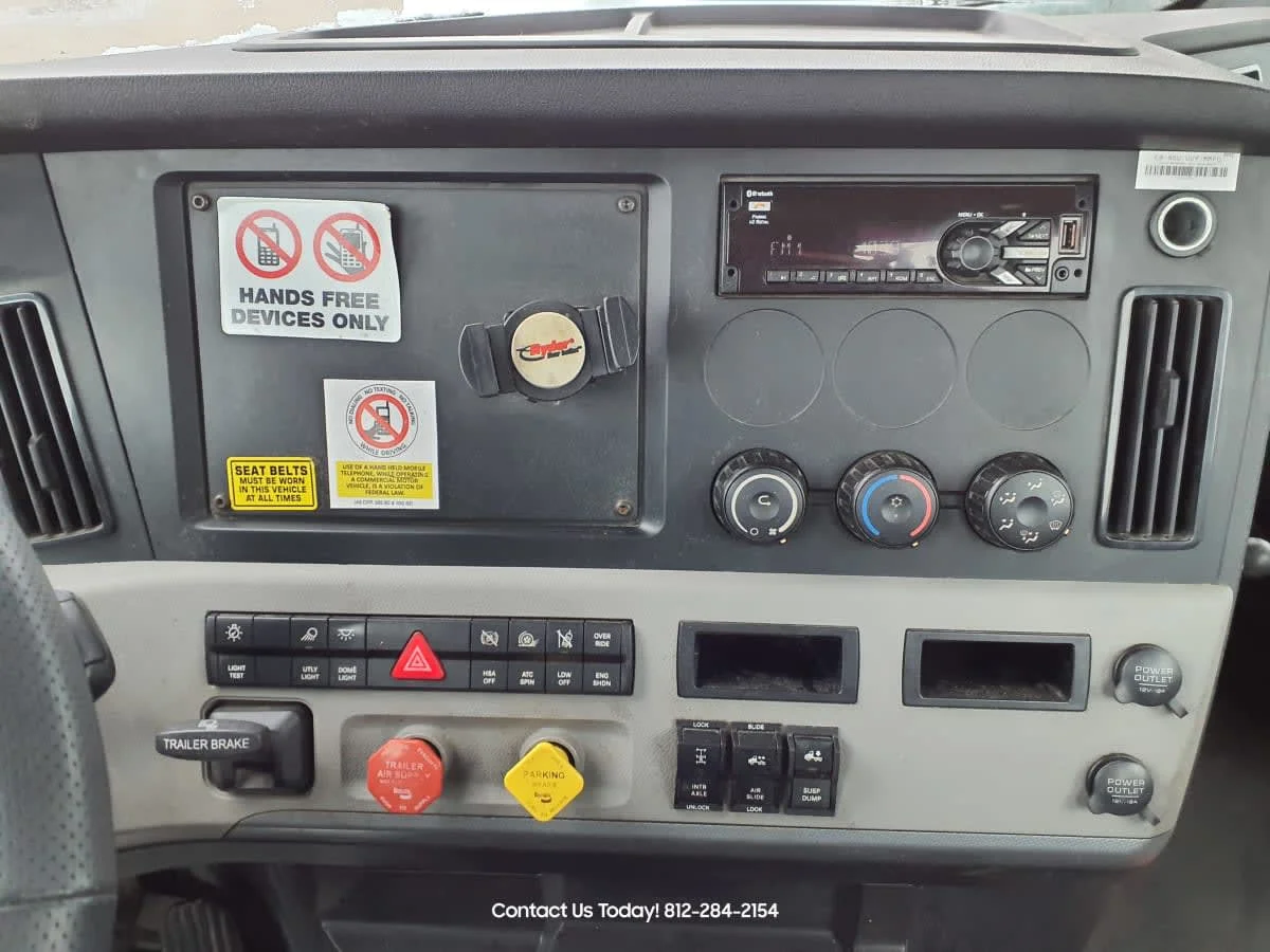 2020 Freightliner Cascadia in Clarksville, IN — photo 10