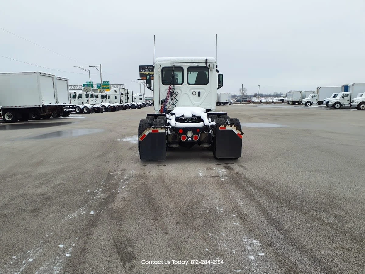 2020 Freightliner Cascadia in Clarksville, IN — photo 5