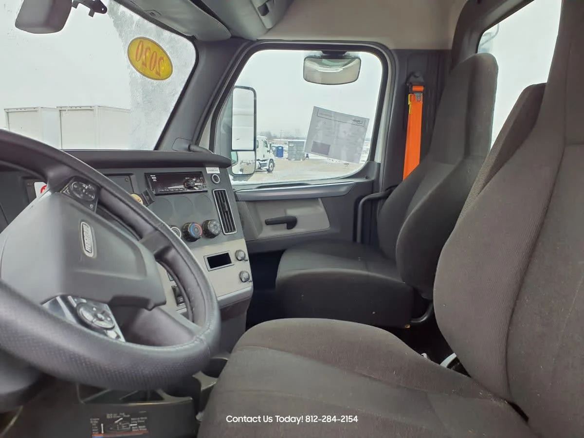 2020 Freightliner Cascadia in Clarksville, IN — photo 7