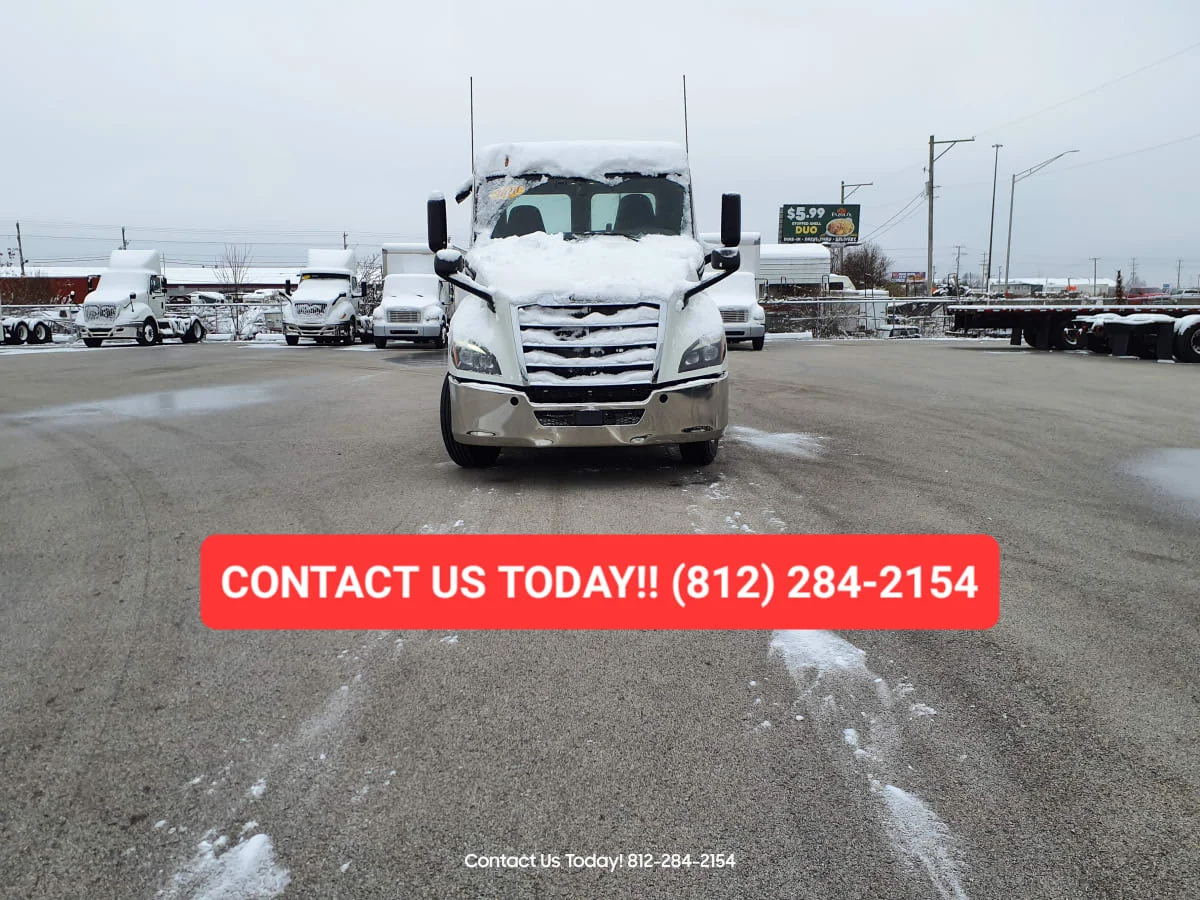 2020 Freightliner Cascadia in Clarksville, IN — photo 2