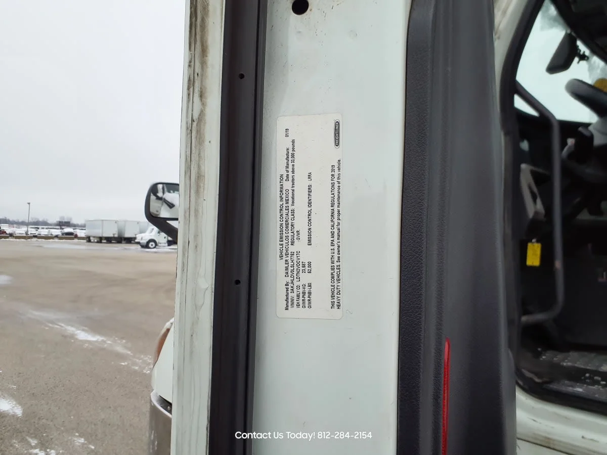 2020 Freightliner Cascadia in Clarksville, IN — photo 9