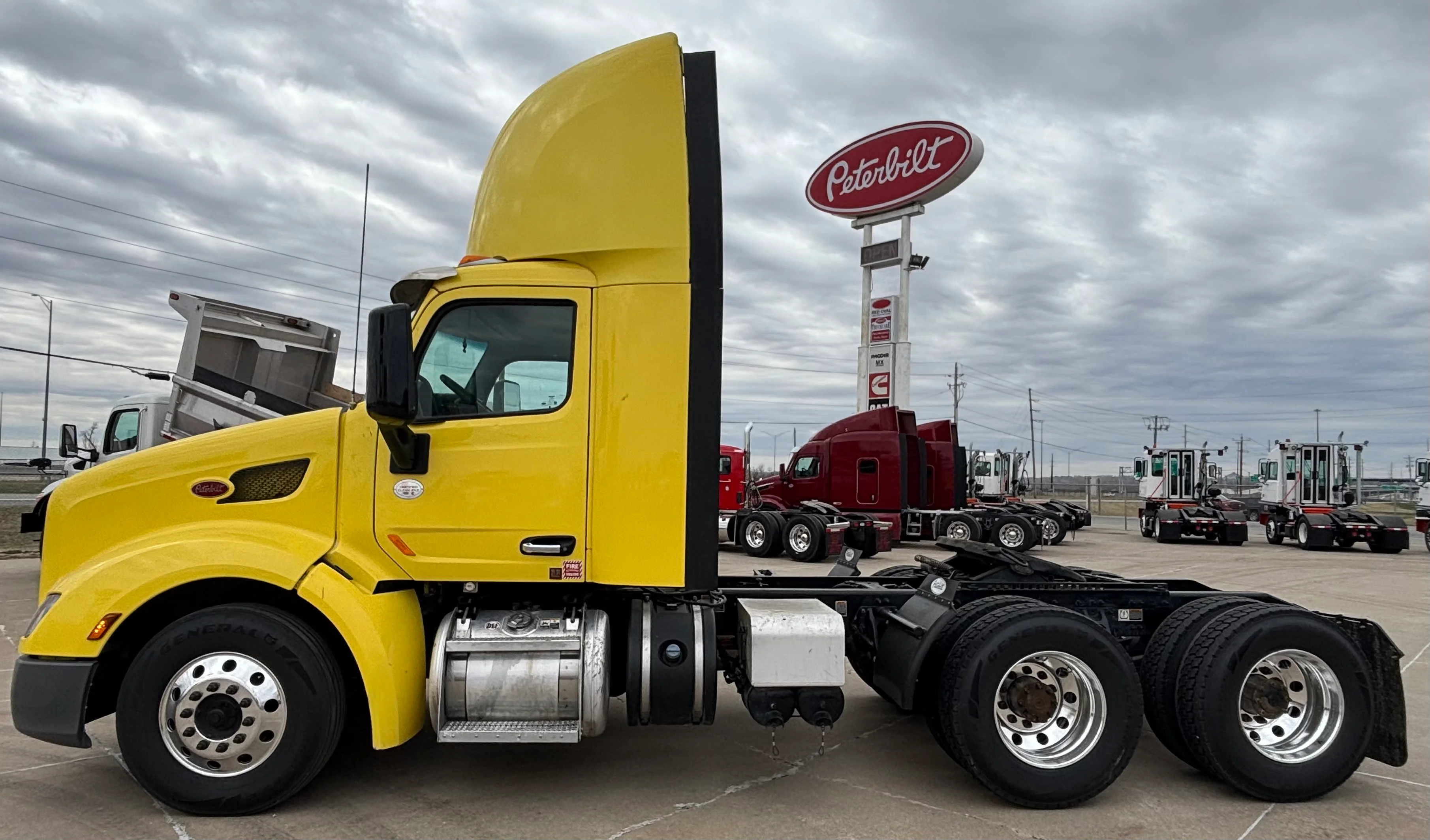 2021 Peterbilt 579 in Norfolk, NE — photo 3