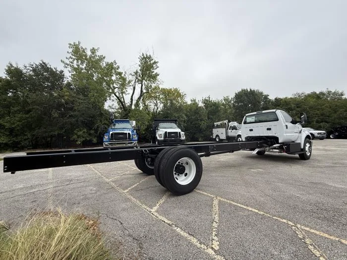 2027 Ford F-750 — photo 6