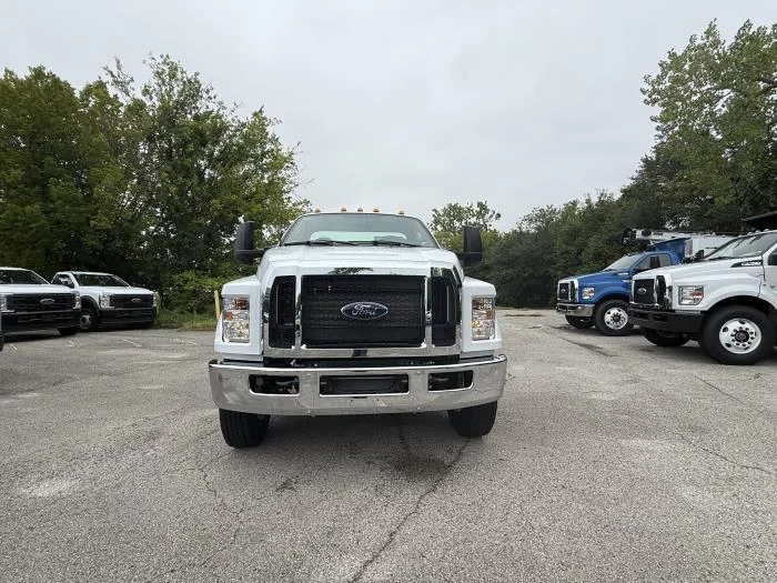 2027 Ford F-750 — photo 3