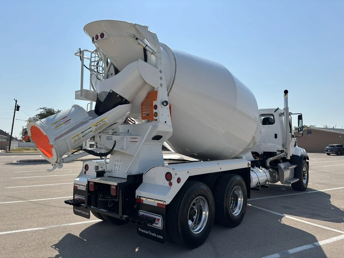 2027 Freightliner 114SD — photo 16
