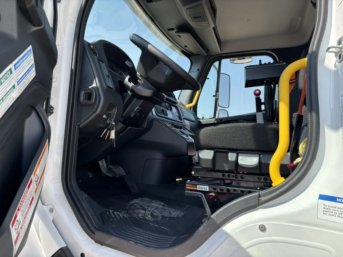 2027 Freightliner 114SD — photo 26