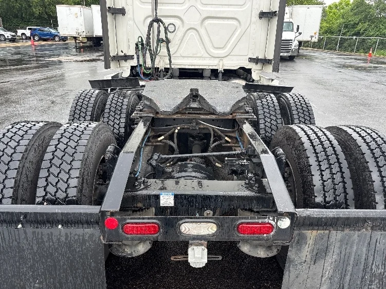 2022 Freightliner Cascadia in Bethlehem, PA — photo 6