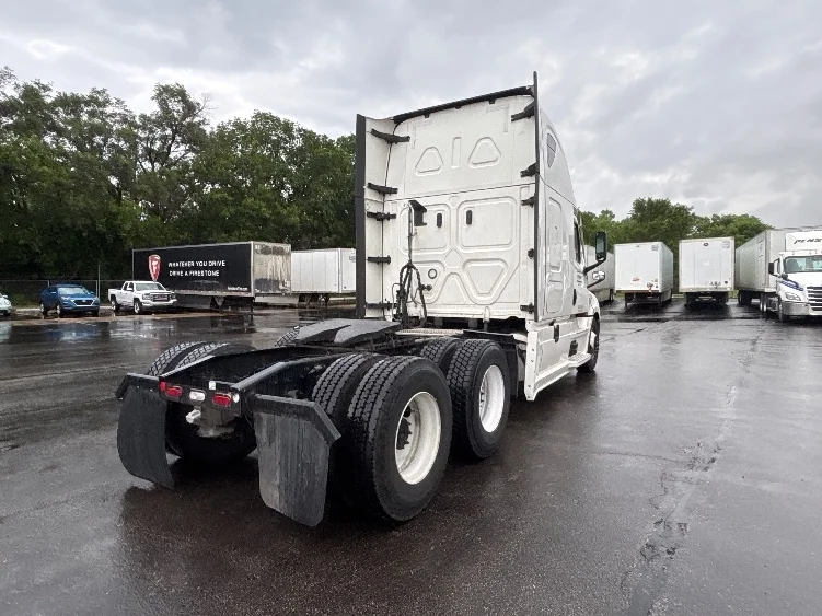 2022 Freightliner Cascadia in Bethlehem, PA — photo 7