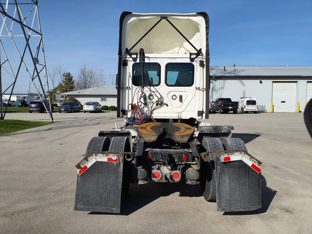 2021 Freightliner Cascadia in Indianapolis, IN — photo 5