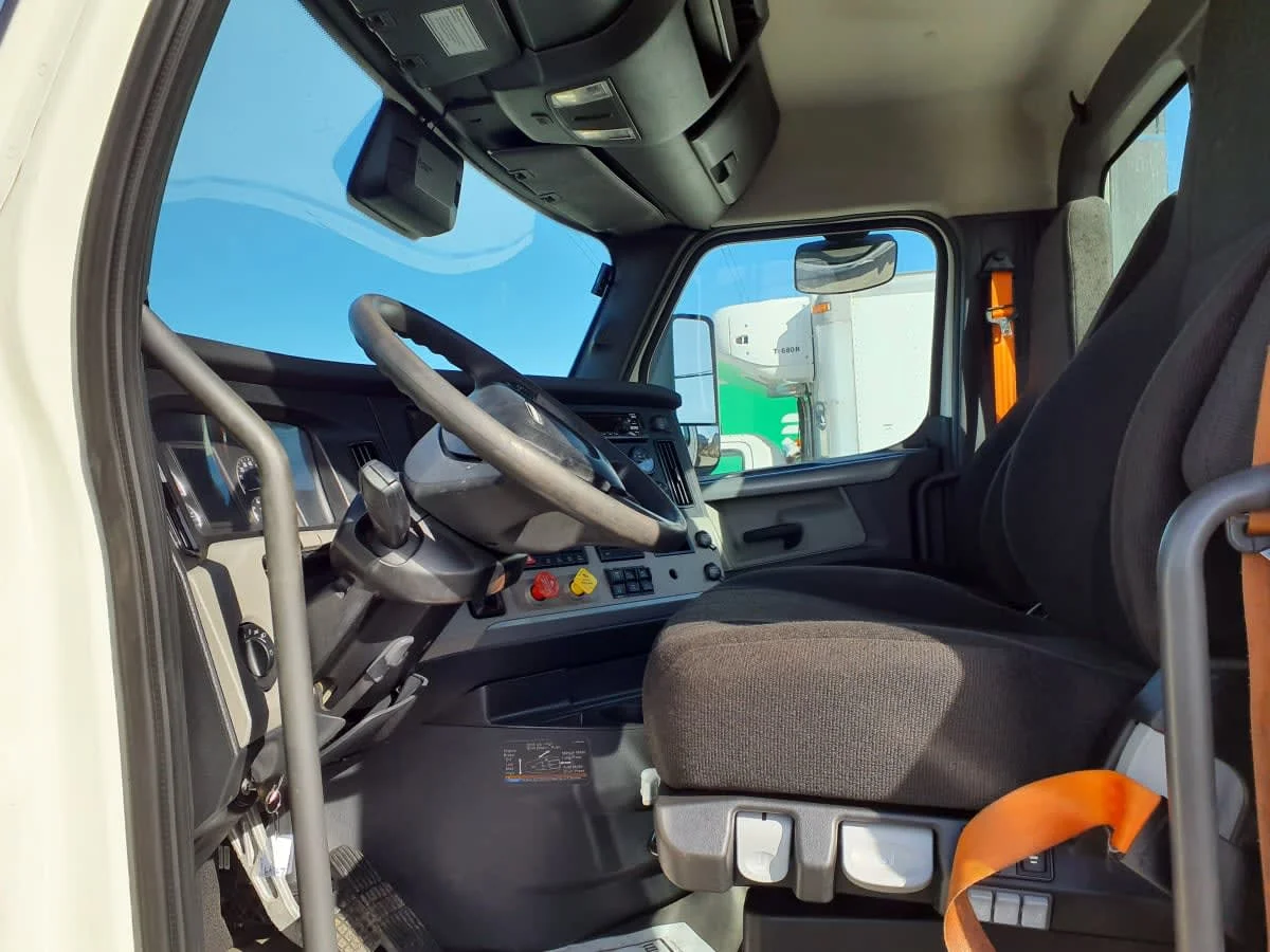 2021 Freightliner Cascadia in Indianapolis, IN — photo 7