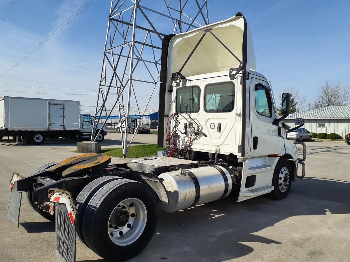 2021 Freightliner Cascadia in Indianapolis, IN — photo 4