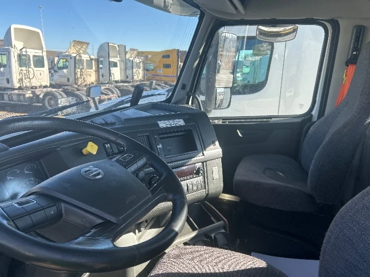 2021 Volvo VNR 640 in La Porte, IN — photo 8