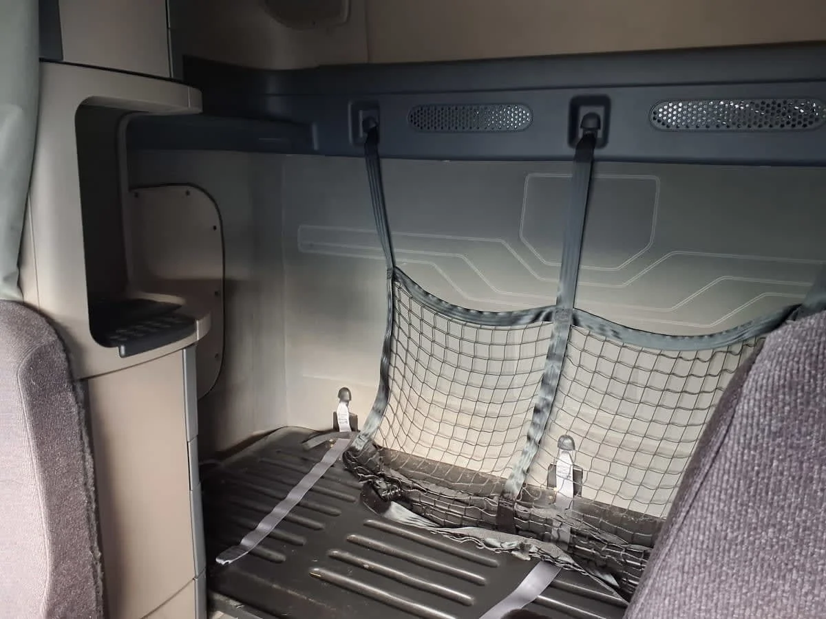 2020 Freightliner Cascadia - image 8