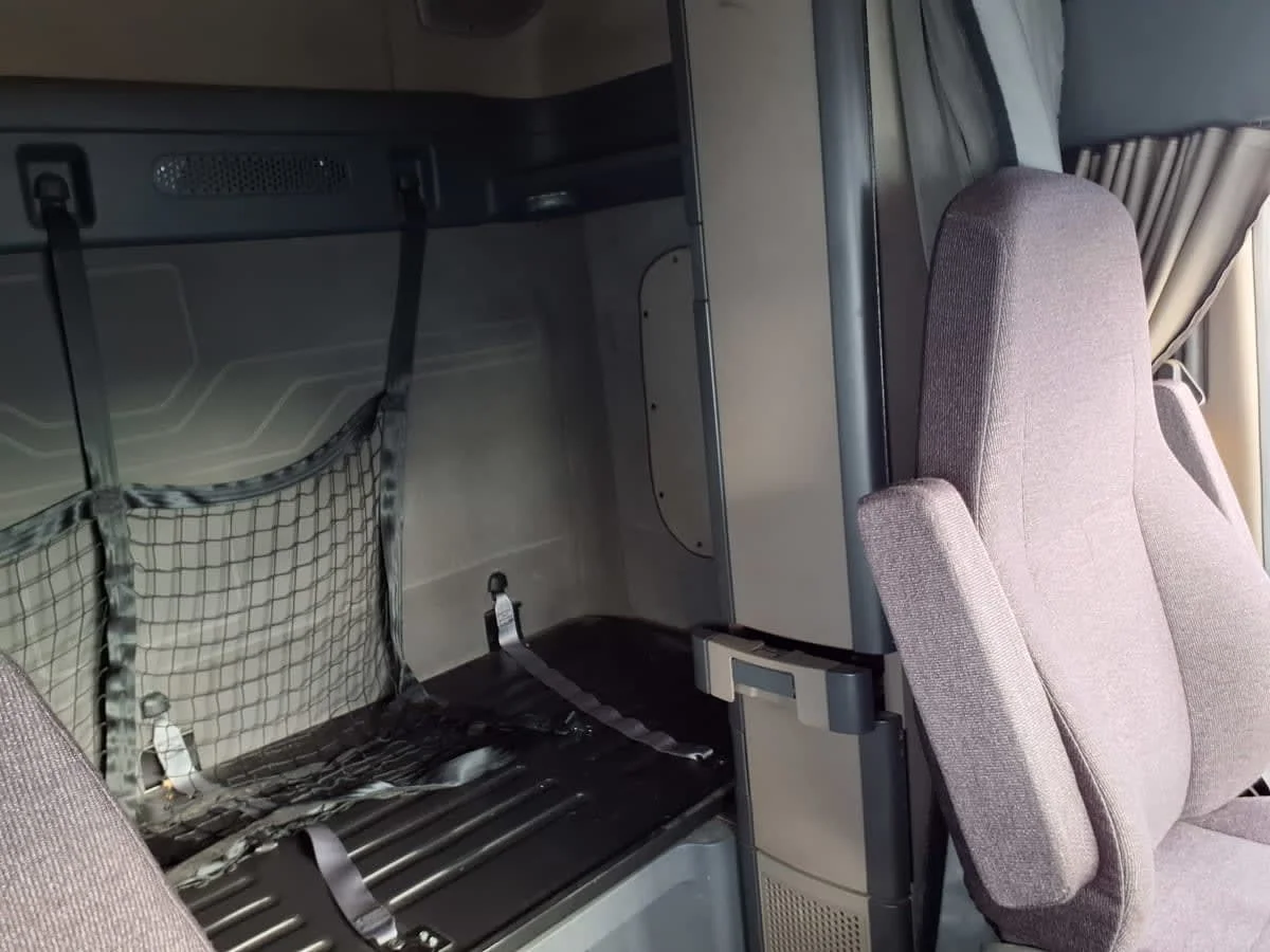 2020 Freightliner Cascadia - image 14