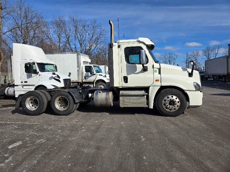 2019 Freightliner Cascadia in Ypsilanti, MI — photo 8