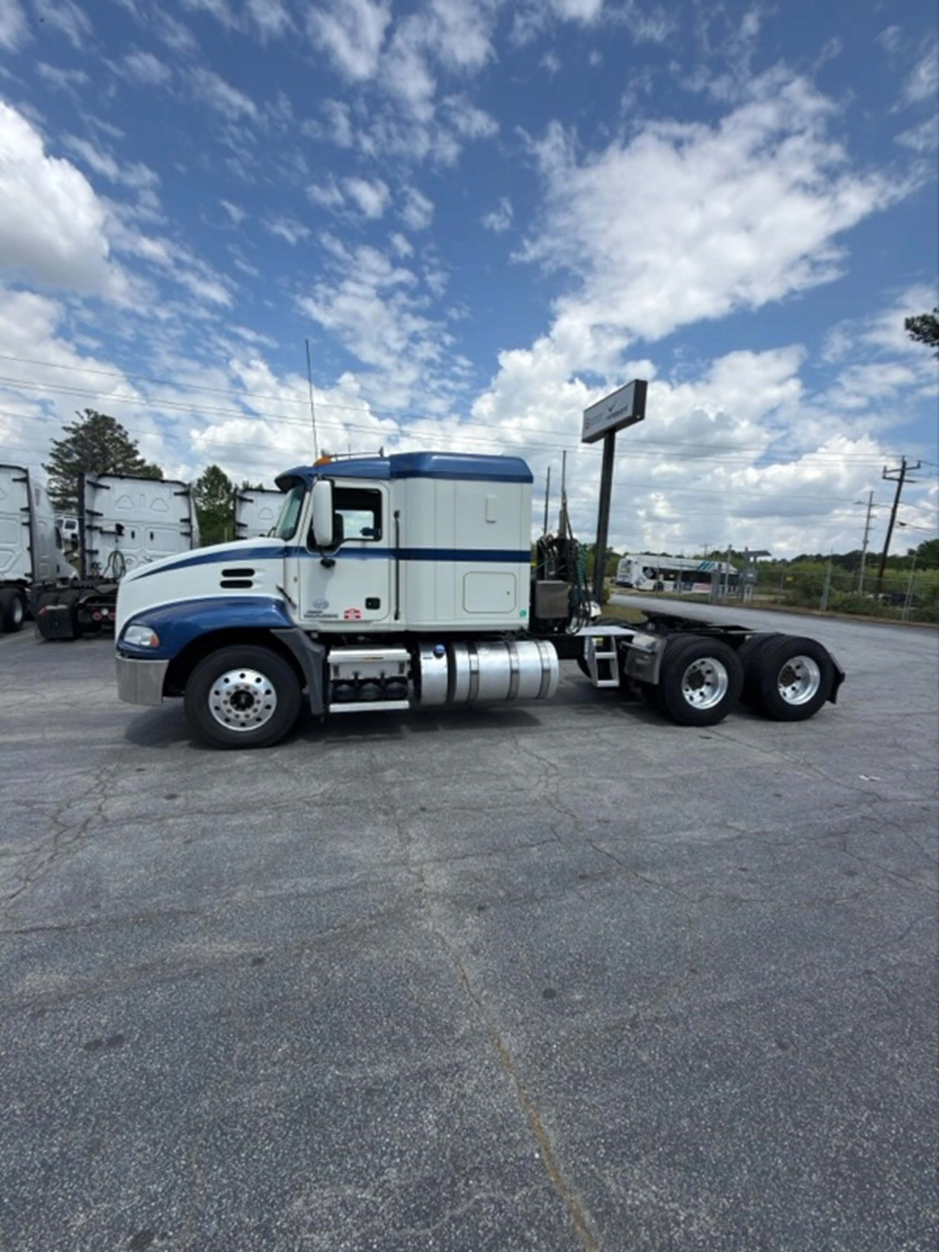 2013 Mack Pinnacle in GUARDIAN ATLANTA — photo 2